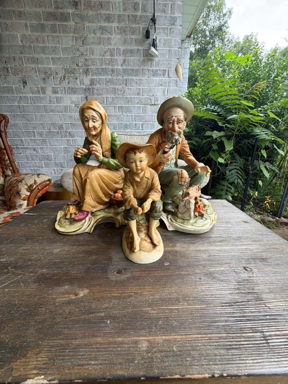Rare Old Couple Peals Apple Smokes Pipe Figurine Ucagco Ceramics Japan Vintage
